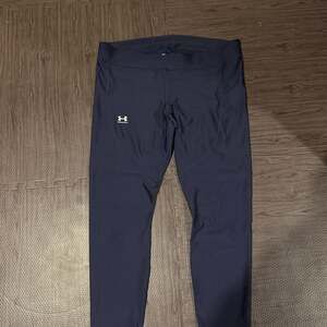Under Armour Women's HeatGear Armour Ankle Leggings in Midnight Navy